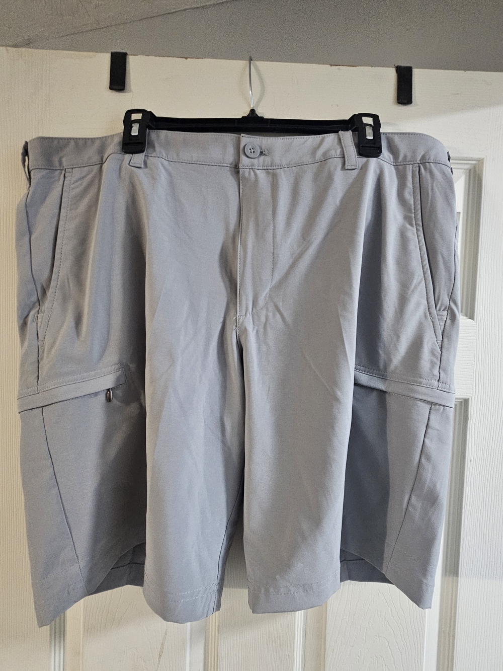 Men's Light Gray Cargo Shorts - Breathable Performance Wear